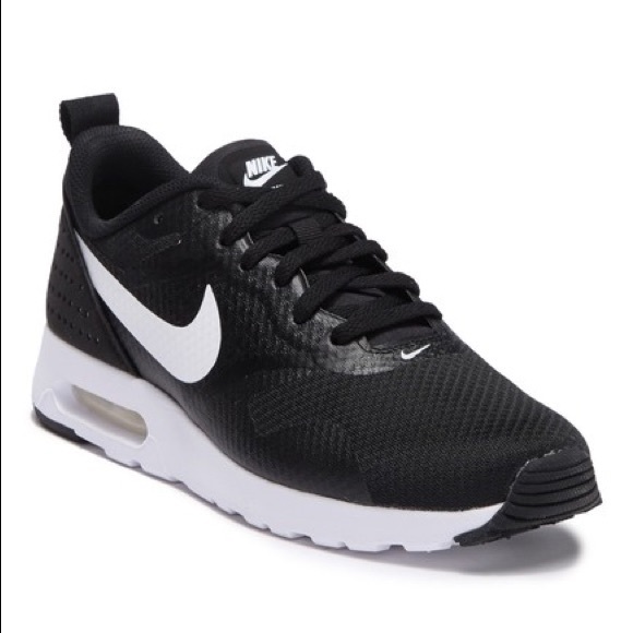 nike air tavas black and white
